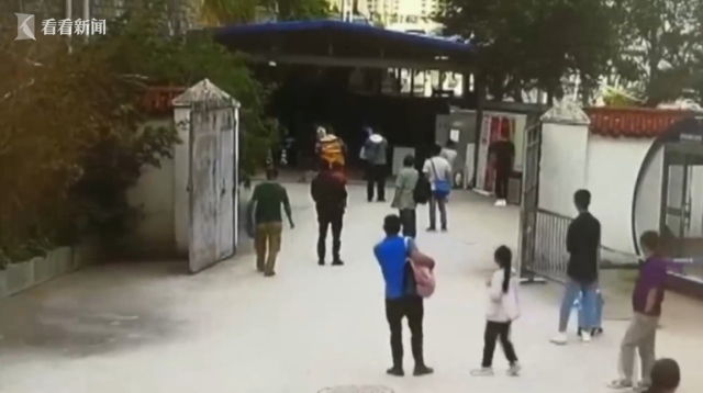 “不速之（zhī）客（kè）”到達火車站（zhàn）的安檢機,當他們看到時,他們立即報警（jǐng）