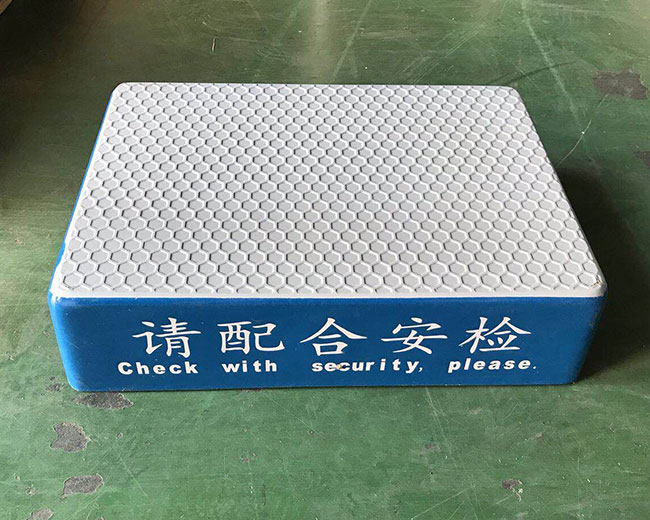 為什麽經（jīng）過安檢門後還要站安檢台