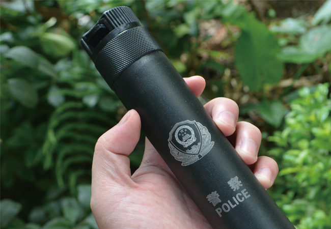 守門（mén）神講述催淚噴射器