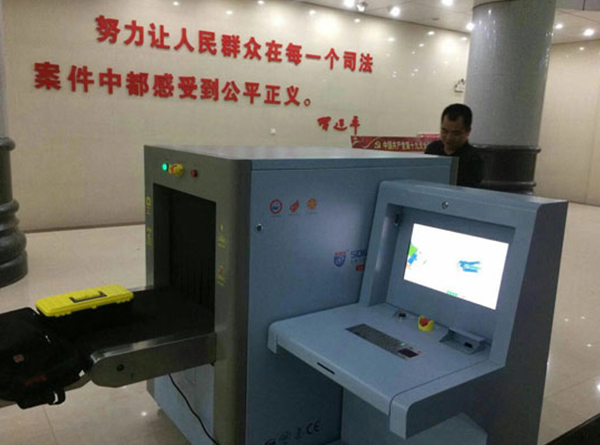 腰包安檢過後“離奇”消失了,原來被別人偷了