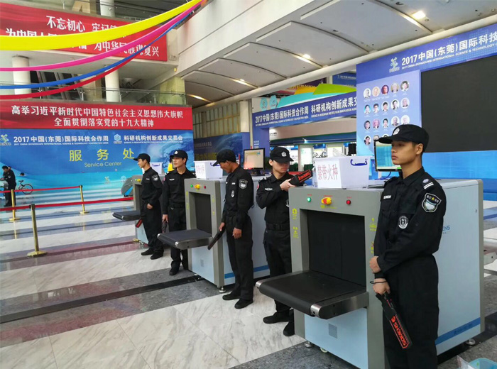 合肥南站有一男子不配合安檢水倒安檢員（yuán）,被（bèi）拘留