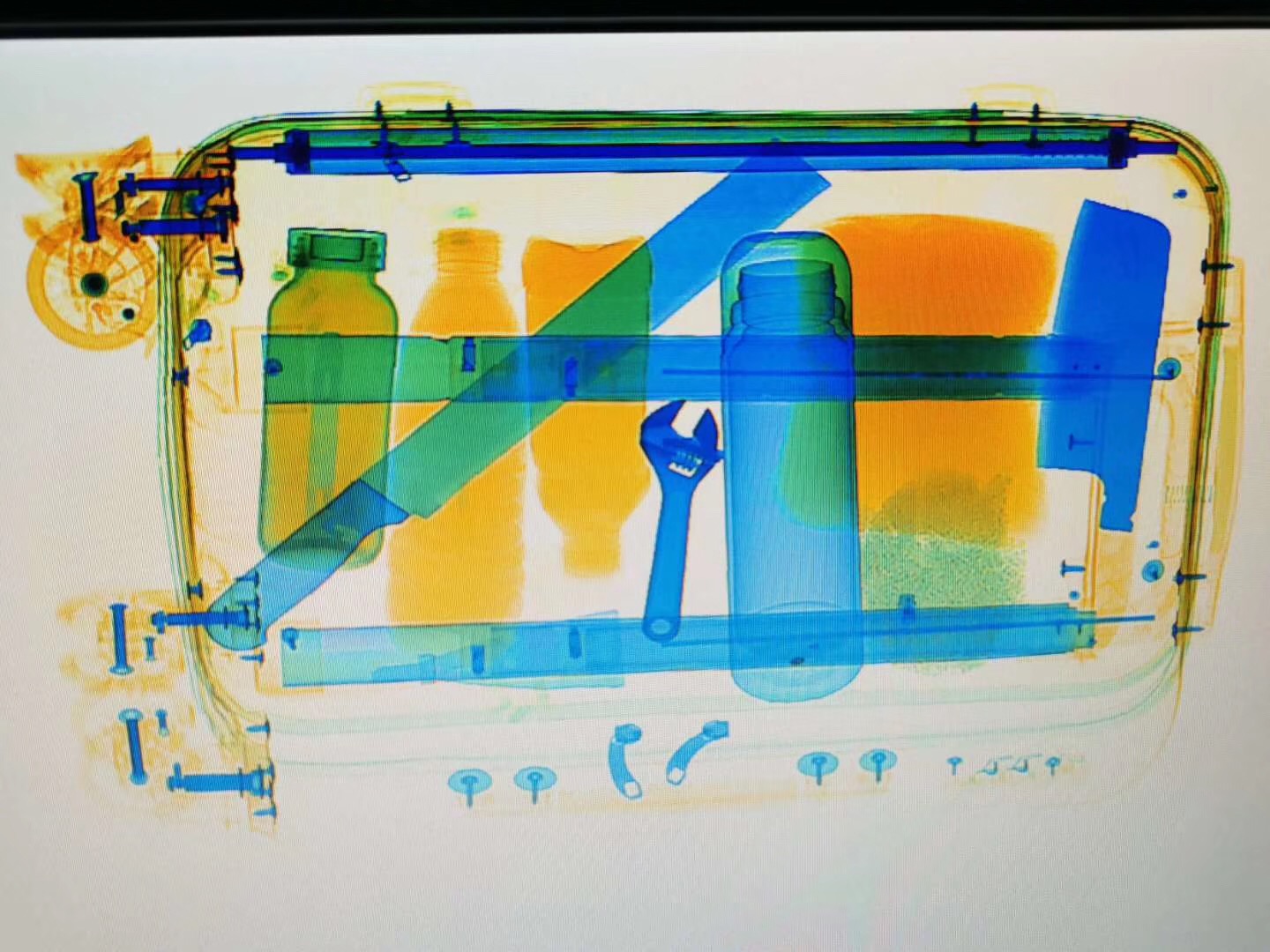 中國（guó）南昌VR產業基地采用天美mv星空mv免费观看（shén）安檢機（jī）安檢門等（děng）安檢設備