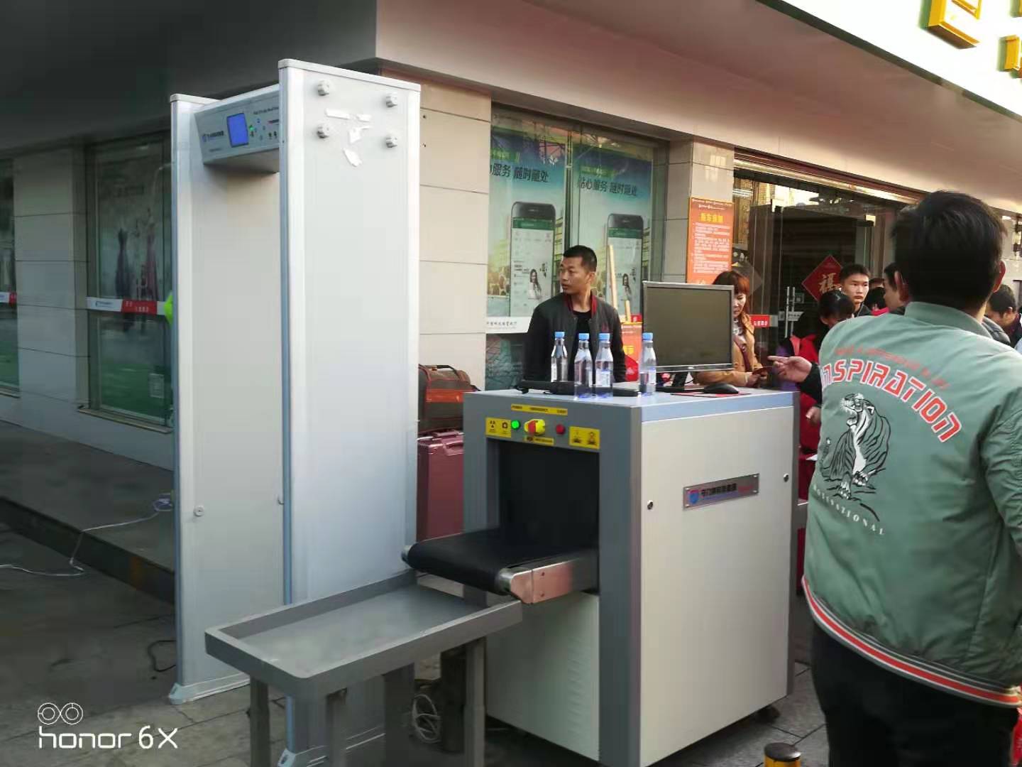 東莞2020“平安回（huí）家”活動現場采（cǎi）用天美mv星空mv免费观看安檢機安檢門等安檢設備